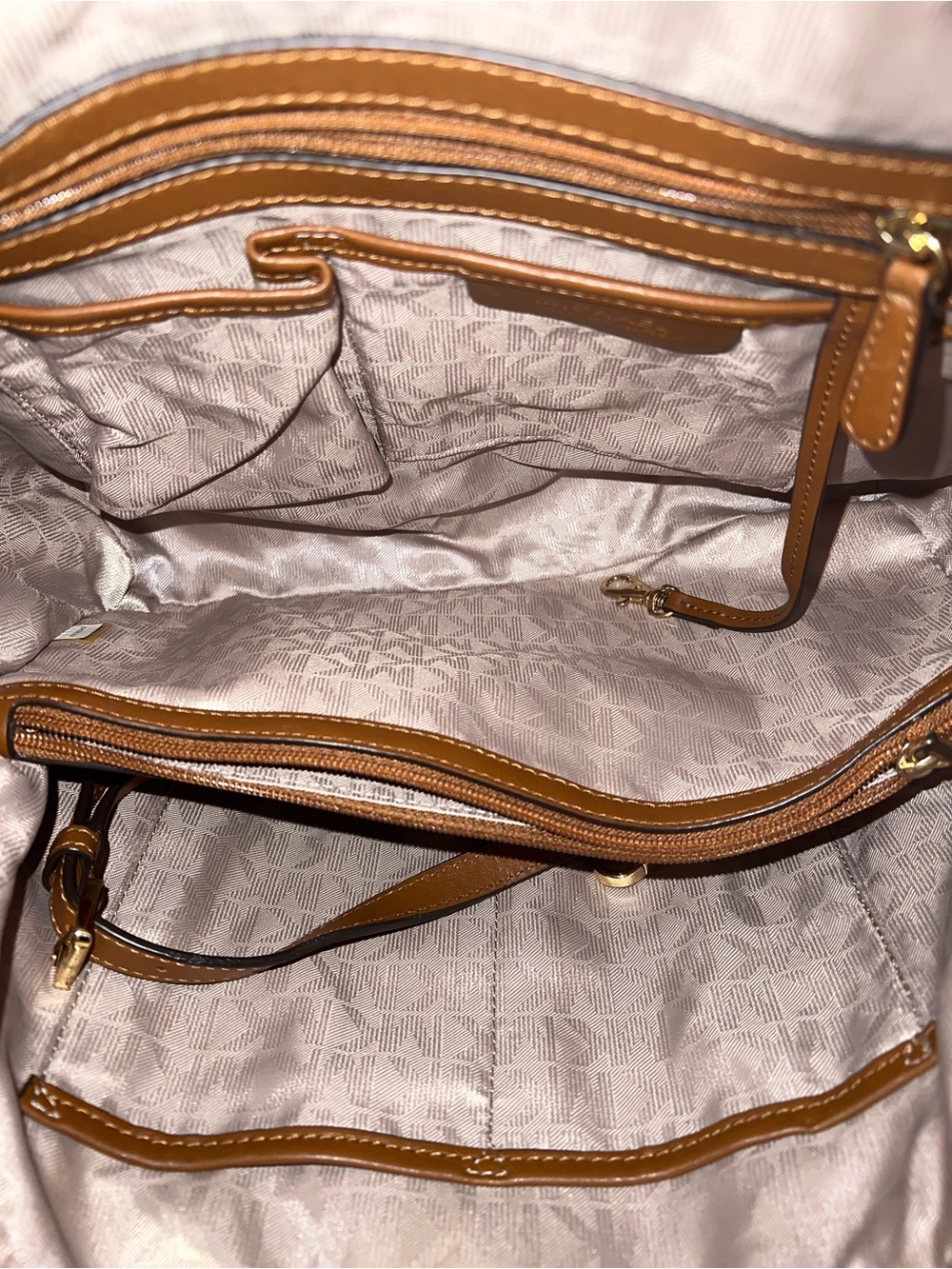 Michael Kors Riley Large Signature Satchel - Picture 5 of 5